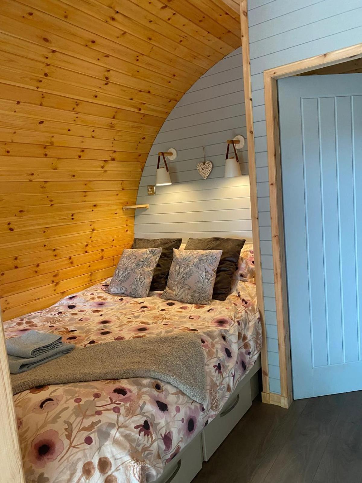 Campsie Luxury Pods With Hot Tub Hotel Glasgow Exterior photo