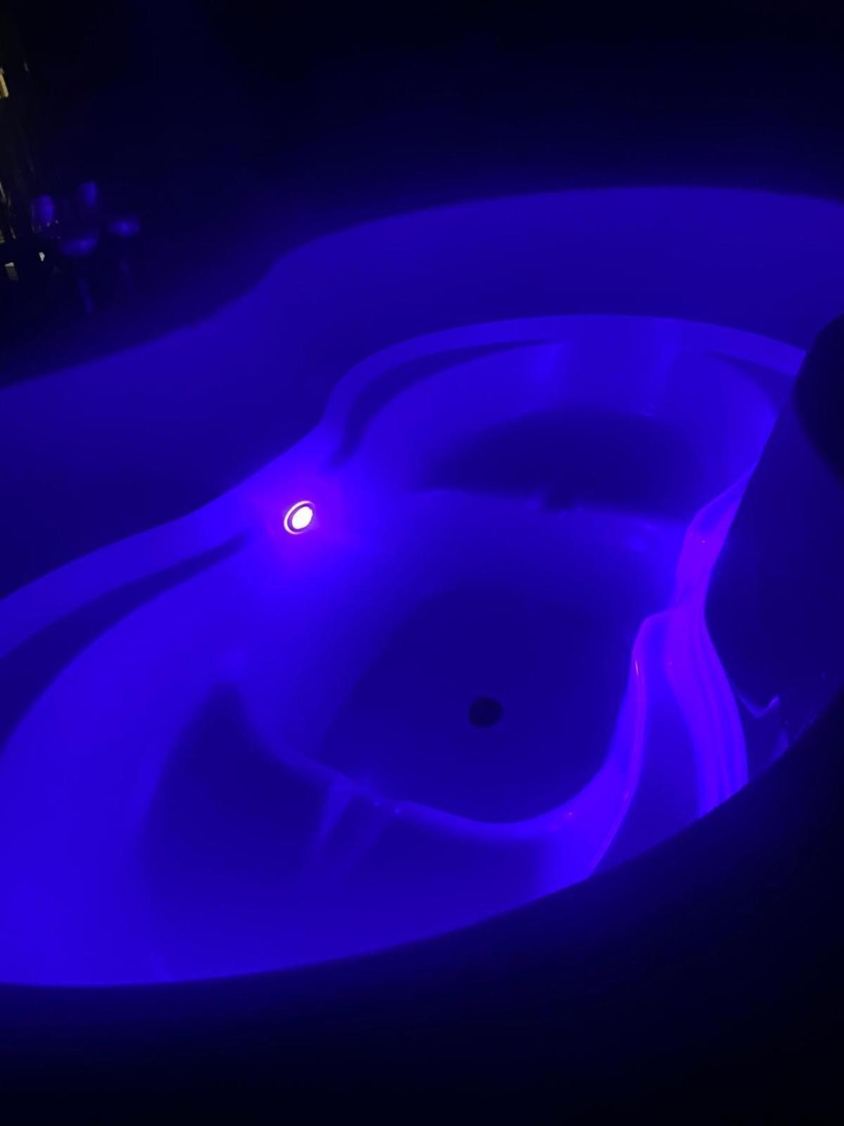 Campsie Luxury Pods With Hot Tub Hotel Glasgow Exterior photo