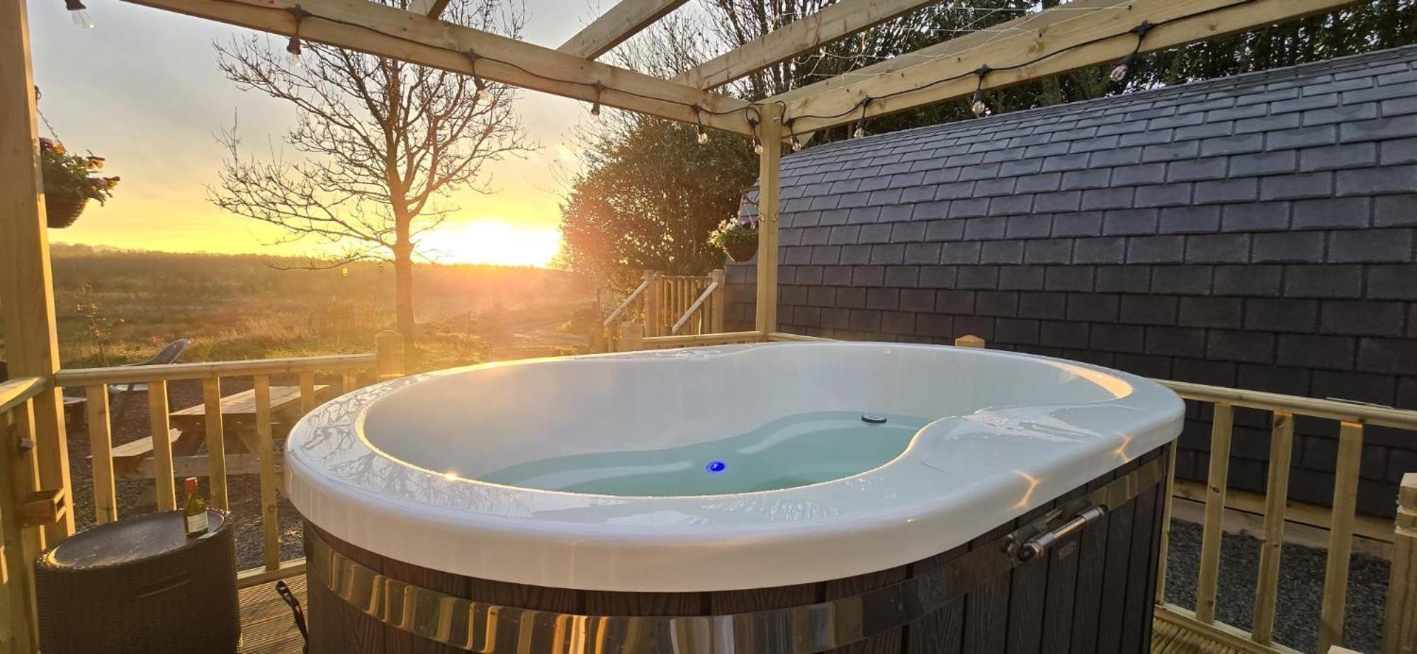 Campsie Luxury Pods With Hot Tub Hotel Glasgow Exterior photo